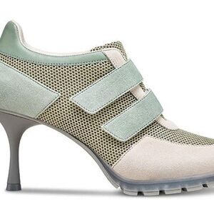 Sage Green and Cream Sneex Teppers